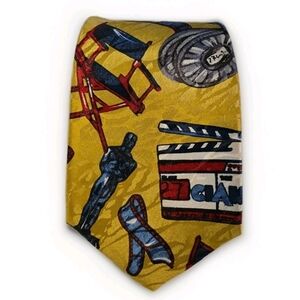 Manhattan Vintage Novelty Tie Movie Set Hollywood Film Print Yellow 61” x 4” USA